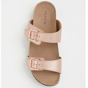 13W ROSE GOLD FAUX LEATHER SANDAL